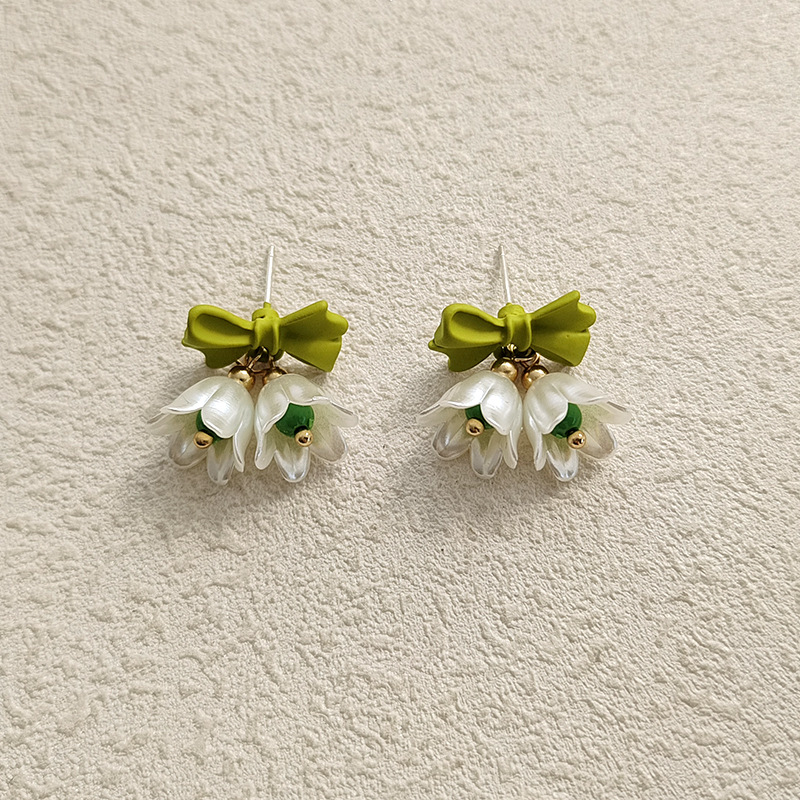 a-pair-of-s925-silver-needle-bow-flower-earrings