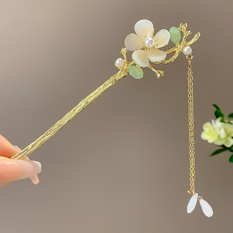 magnolia-tassel-hairpin