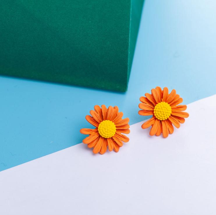 notched-daisy-stud-earrings-orange-silver-pin