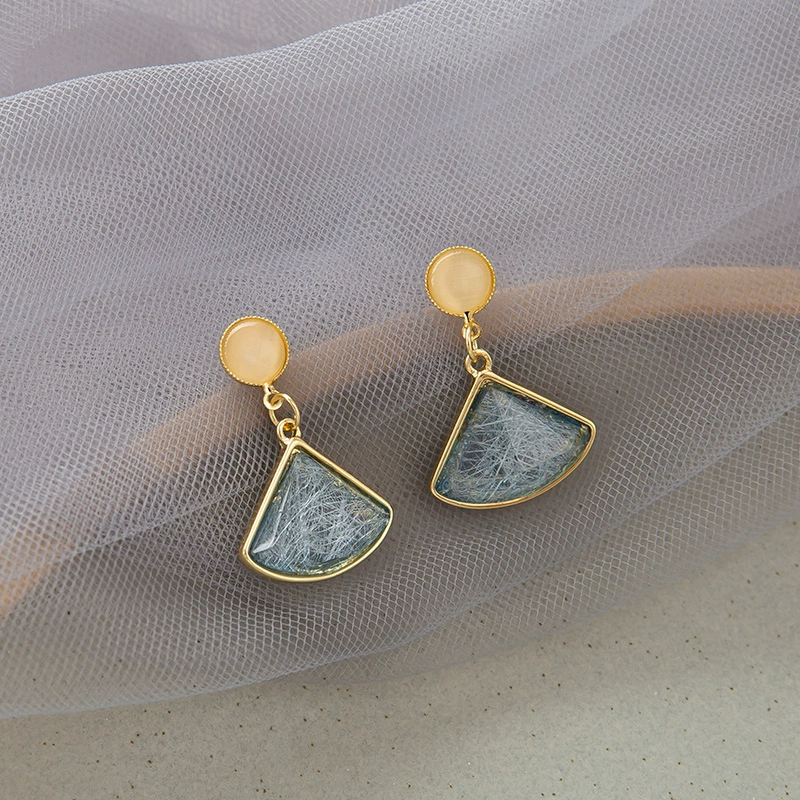 scalloped-opal-stud-earrings-925-silver-needle