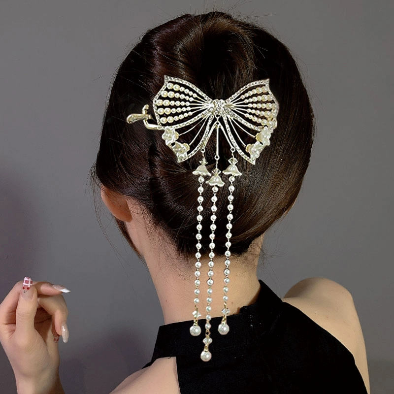 butterfly-pearl-tassel-clip