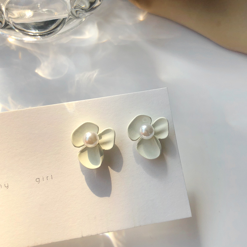 a-pair-of-s925-silver-needle-small-flower-earrings