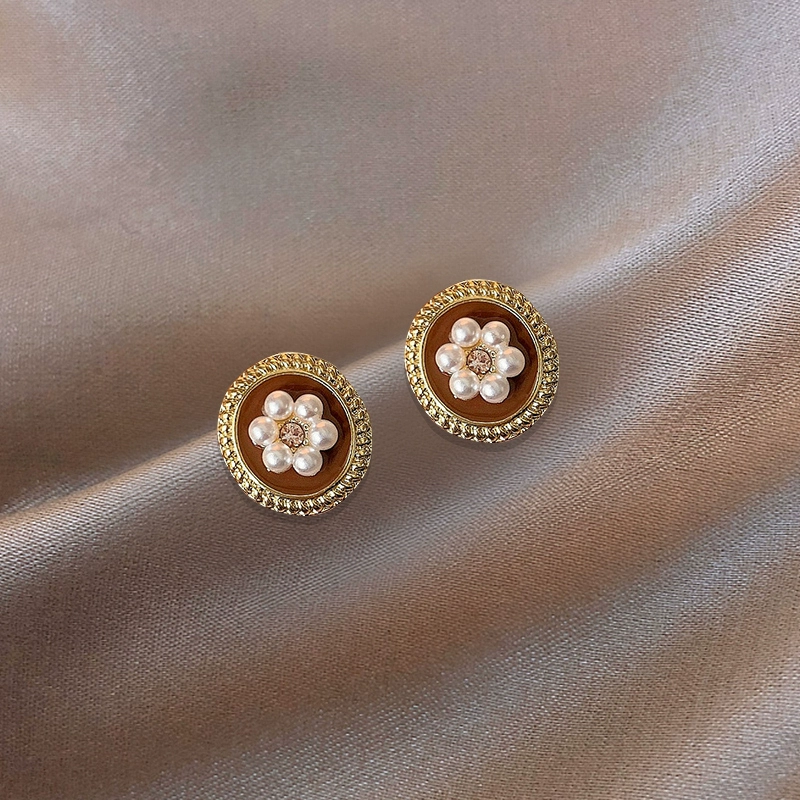 silver-pearl-earrings