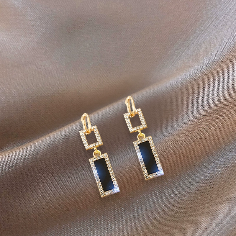 black-square-diamond-earrings