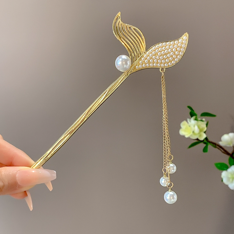 gold-half-faced-pearl-fishtail-hairpin