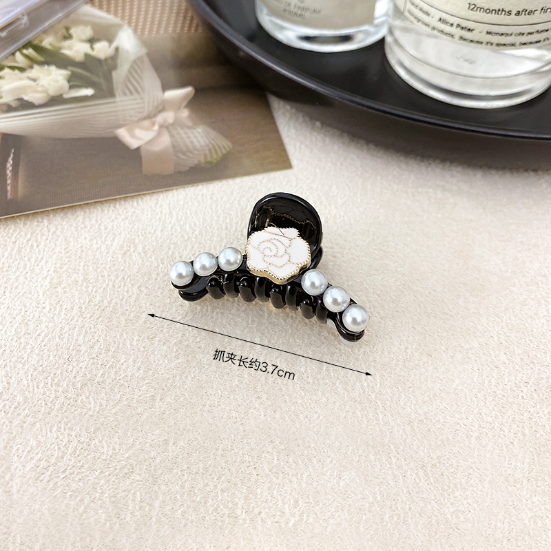 pearl-white-camellia-clip