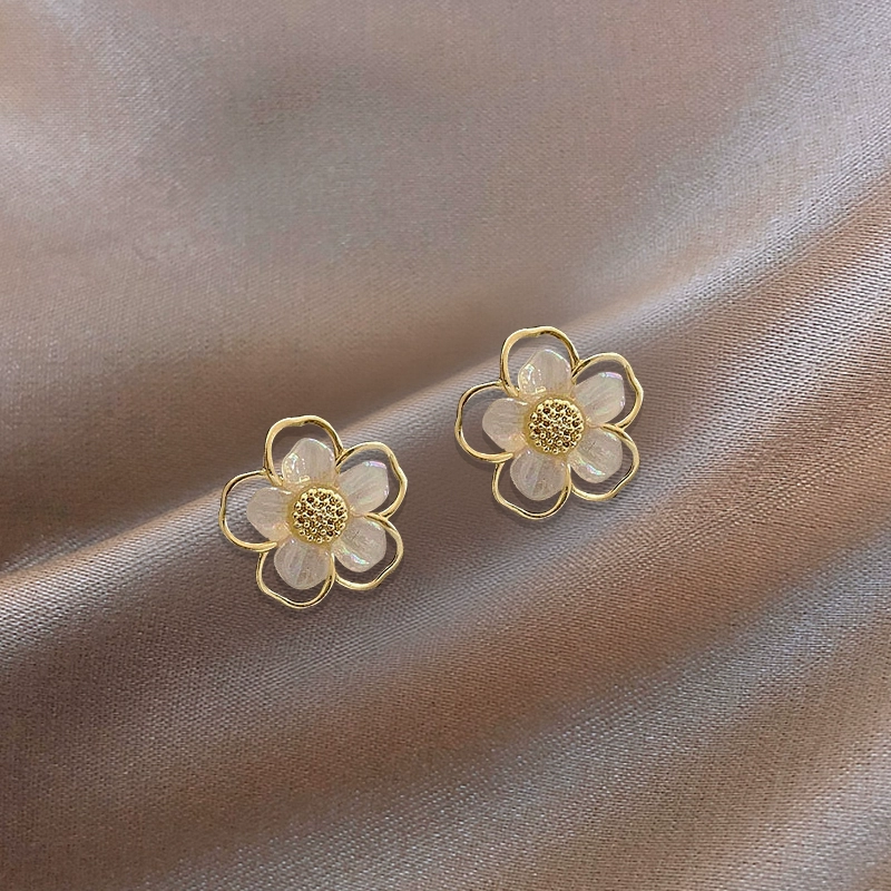 flower-stud-earrings-silver